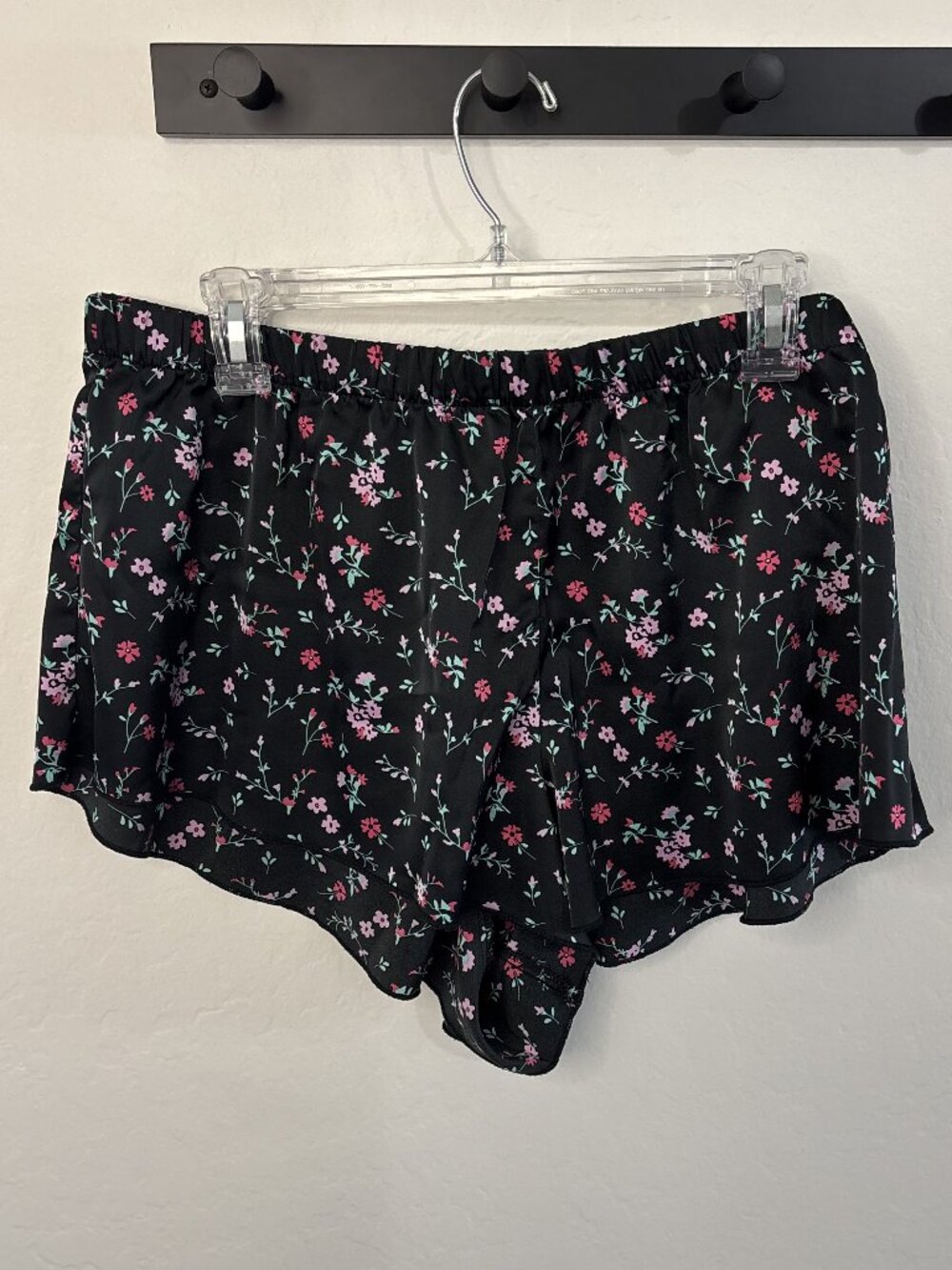 Colsie Black Floral Satin Lounge Shorts | Size XL